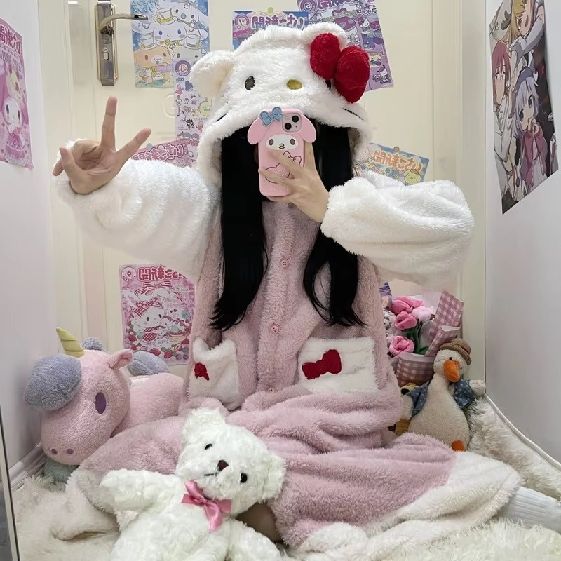 🎉 2025 🐱 ❄️ Hello Kitty Velvet Pajamas – Stay cute & cozy! 💕