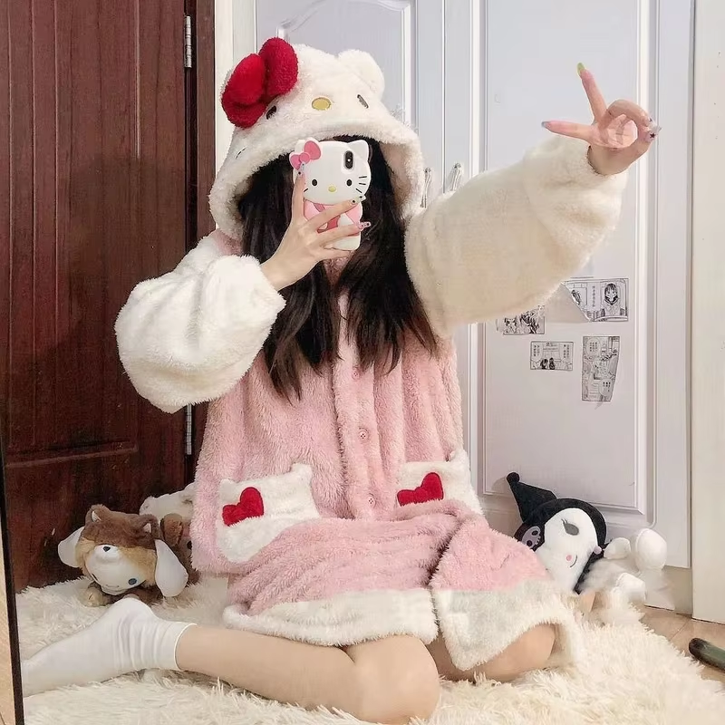 🎉 2025 🐱 ❄️ Hello Kitty Velvet Pajamas – Stay cute & cozy! 💕