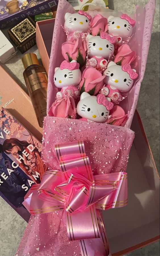 Kitty Bouquet with gift box packaging